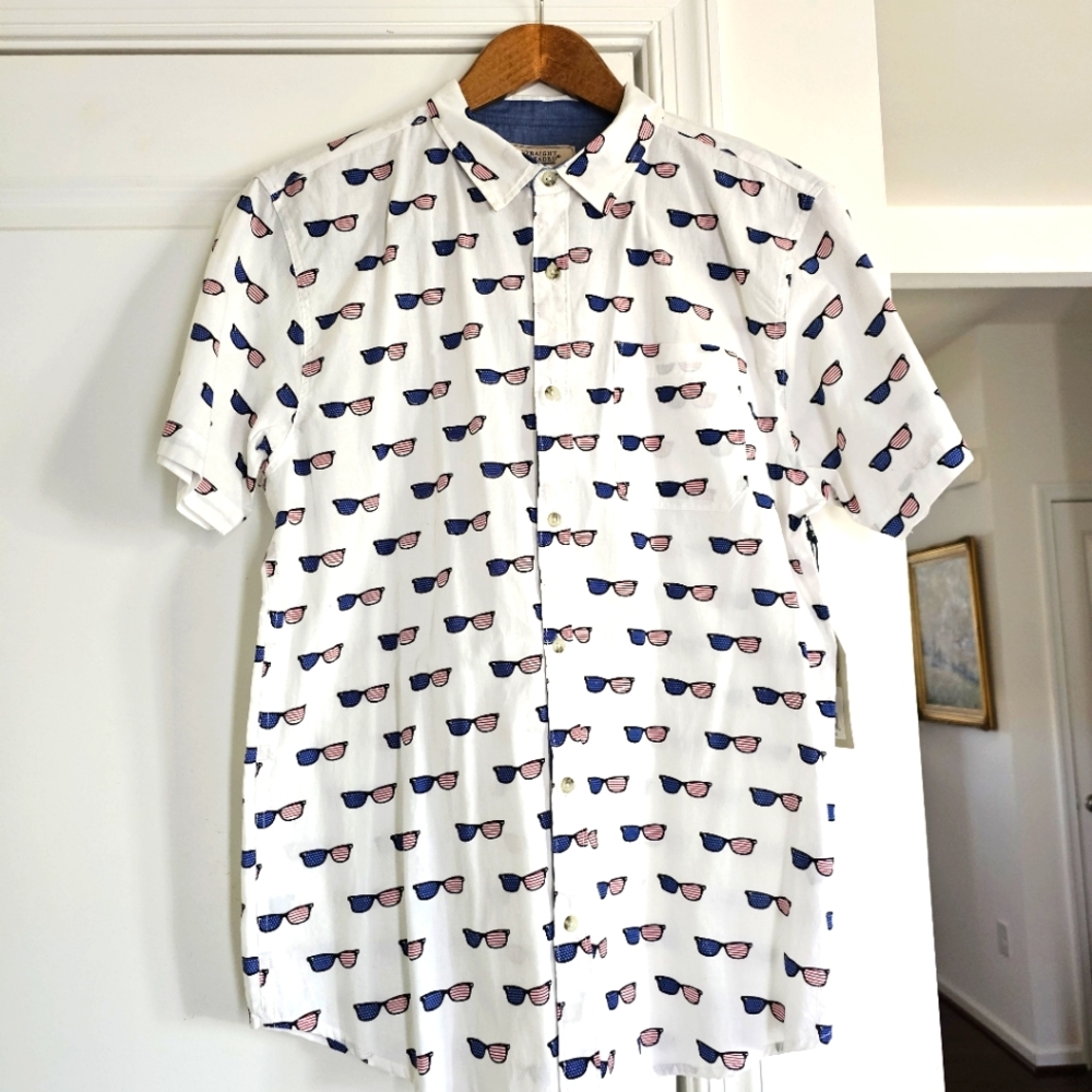 🇺🇸 Straight Faded 1982 Men’s Large Button-Up Shirt – NWT